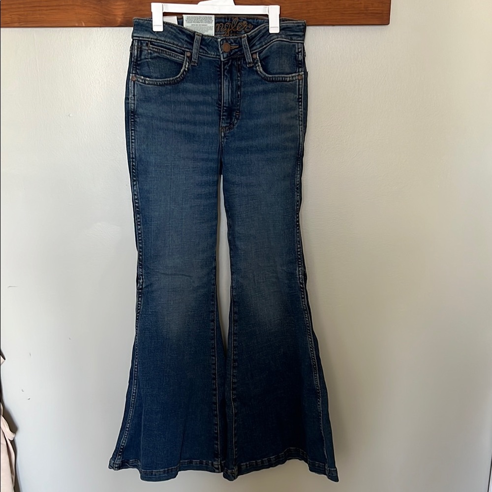 Wrangler Retro high rise 
Size 26x32 
Never worn